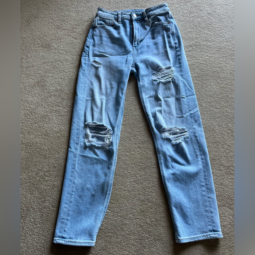 American eagle mom jeans light wash- size 2R